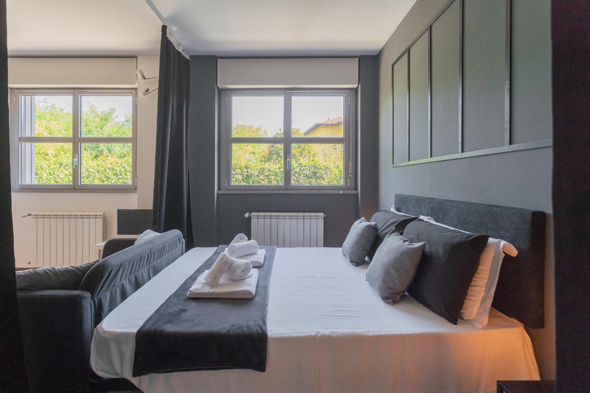 Black Loft By Rent * Como